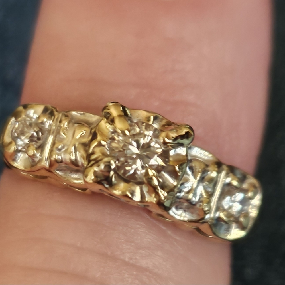 Engagement/wedding ring